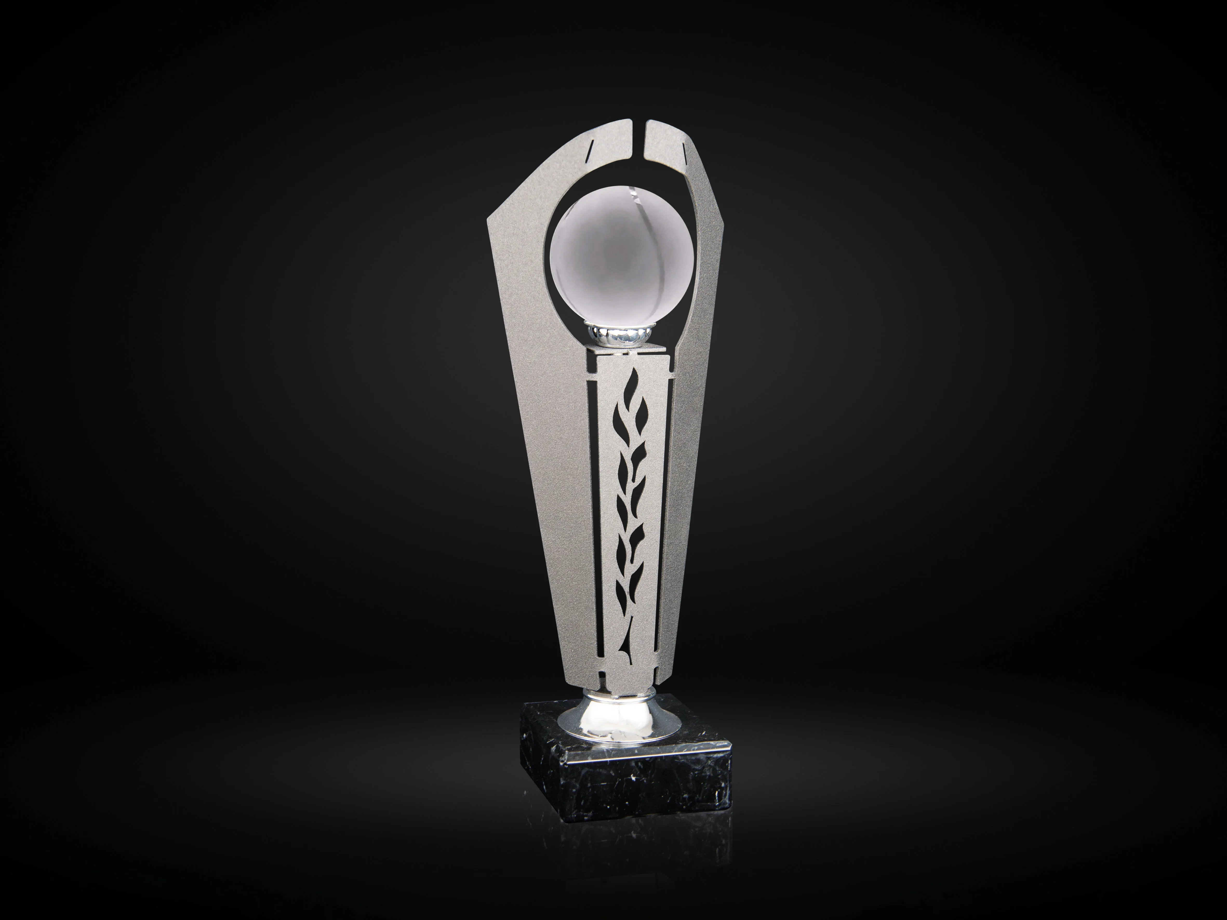 Trofeo Bola Cristal - Metal estilizado + bola cristal + mármol